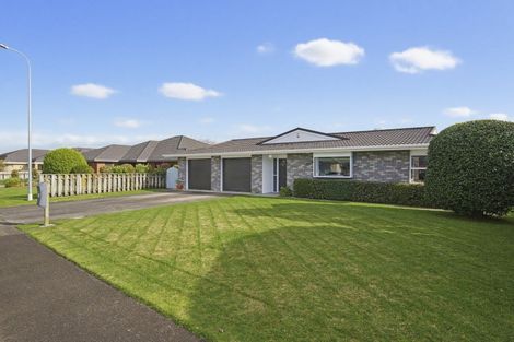 Photo of property in 16 Easton Way, Levin, 5510