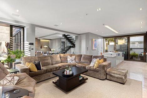 Photo of property in 2/415 Oceanbeach Road, Mount Maunganui, 3116
