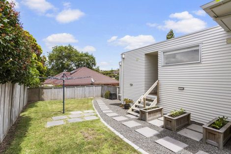 Photo of property in 2/51 Beach Road, Mellons Bay, Auckland, 2014