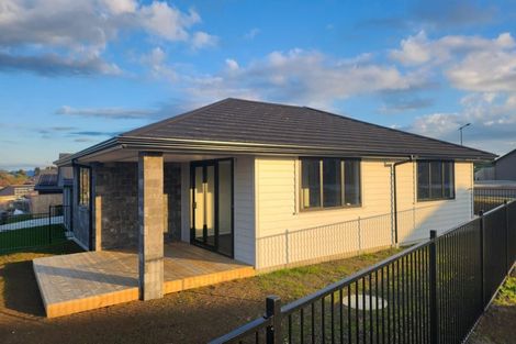 Photo of property in 2 Paapaka Way, Waiuku, 2123