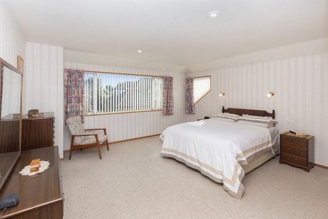 Photo of property in 18 Huntingdon Place, Avonhead, Christchurch, 8042