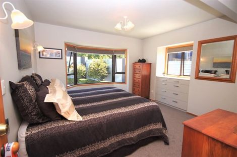 Photo of property in 11 Krissell Place, Acacia Bay, Taupo, 3330