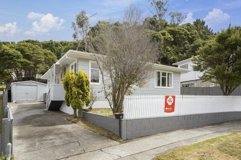 Photo of property in 33 Kairanga Crescent, Wainuiomata, Lower Hutt, 5014