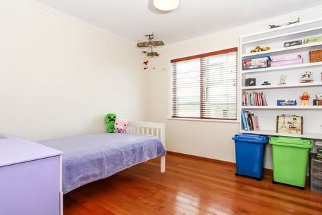Photo of property in 12 Cron Avenue, Te Atatu South, Auckland, 0610