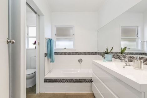 Photo of property in 10 Castleton Street, Birkdale, Auckland, 0626