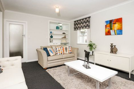 Photo of property in 10 Royal View Road, Te Atatu South, Auckland, 0610