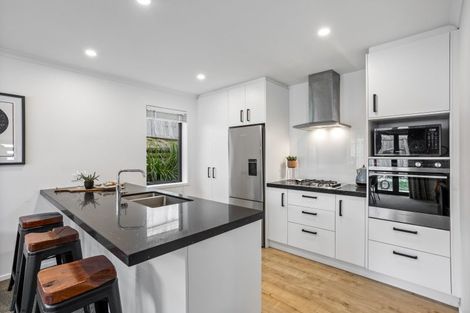 Photo of property in 32 Accolage Boulevard, Kumeu, 0810