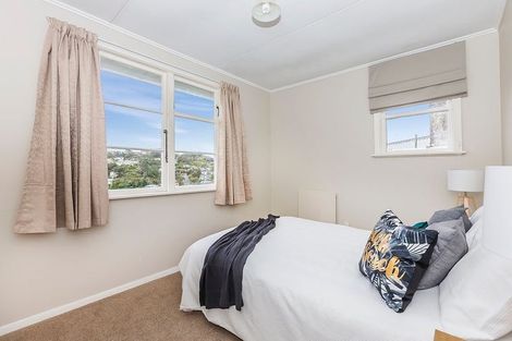 Photo of property in 135 Ruskin Road, Newlands, Wellington, 6037