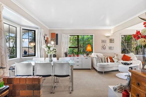 Photo of property in 20 Fitzherbert Avenue, West Harbour, Auckland, 0618