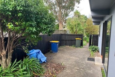 Photo of property in 1/29 Camelot Place, Glenfield, Auckland, 0629