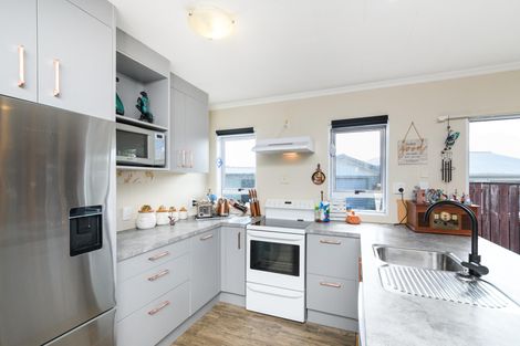 Photo of property in 6 Oban Place, Awapuni, Palmerston North, 4412