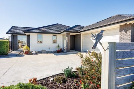 Photo of property in 34 Dogwood Way, Milson, Palmerston North, 4414