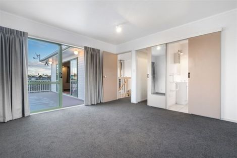 Photo of property in 4122a Great North Road, Glen Eden, Auckland, 0602