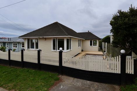 Photo of property in 15 Baylands Drive, Newlands, Wellington, 6037
