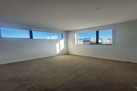 Photo of property in 16 Dorothy Thorpe Way, New Lynn, 0600