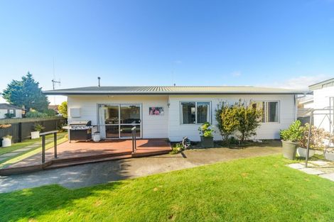 Photo of property in 17 Cargill Grove, Kelvin Grove, Palmerston North, 4414