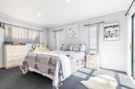 Photo of property in 52 Hewlett Road, Massey, Auckland, 0614