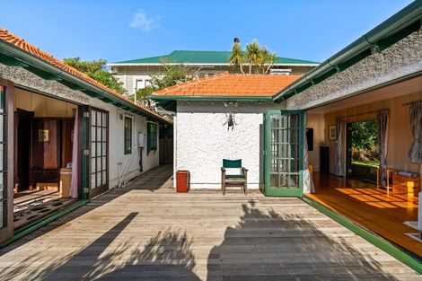 Photo of property in 23 Saint Michaels Crescent, Kelburn, Wellington, 6012