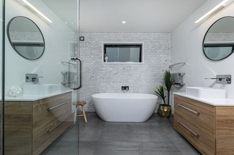Photo of property in 20 Parr Terrace, Castor Bay, Auckland, 0620