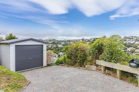Photo of property in 135 Ruskin Road, Newlands, Wellington, 6037