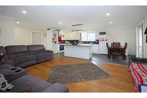 Photo of property in 7 Gambare Place, Wattle Downs, Auckland, 2103