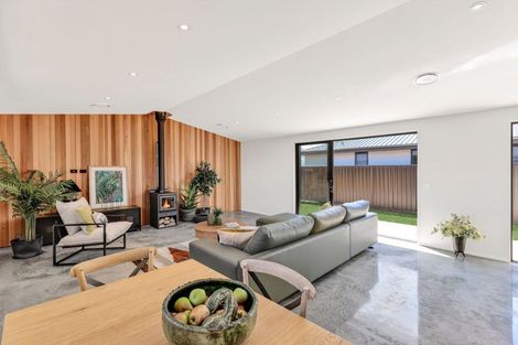 Photo of property in 22 Gillespie Street, Lake Hawea, 9382