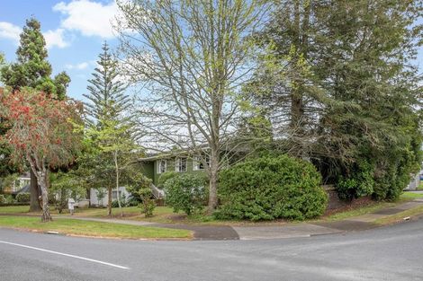 Photo of property in 121 Ennis Avenue, Pakuranga Heights, Auckland, 2010