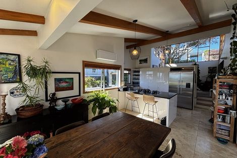 Photo of property in 163 Vivian Street, New Plymouth, 4310