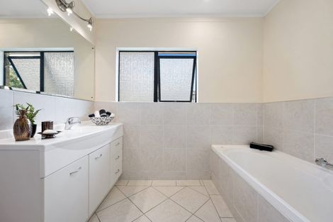 Photo of property in 6 Odin Place, Beach Haven, Auckland, 0626