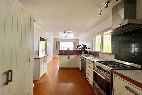 Photo of property in 52 Stottholm Road, Titirangi, Auckland, 0604