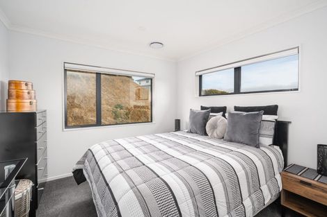 Photo of property in 4 Antigua Way, Grenada Village, Wellington, 6037