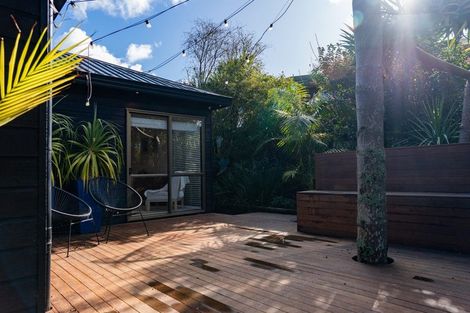 Photo of property in 1/45 Unsworth Drive, Unsworth Heights, Auckland, 0632
