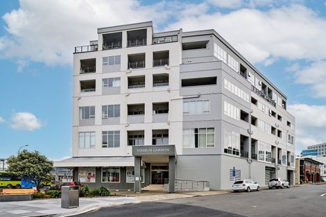 Photo of property in Stadium Garden Flats, 201/107 Thorndon Quay, Pipitea, Wellington, 6011