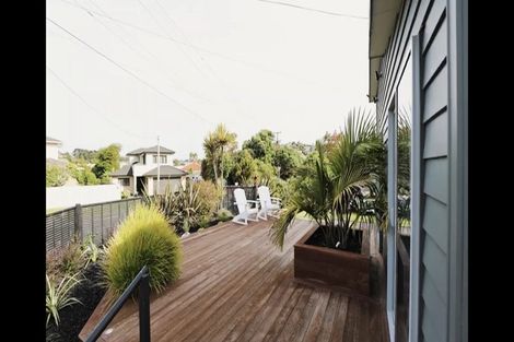 Photo of property in 2 Claude Road, Stanmore Bay, Whangaparaoa, 0932