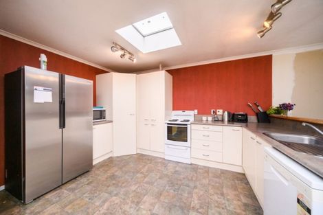 Photo of property in 33 Karina Terrace, Roslyn, Palmerston North, 4414