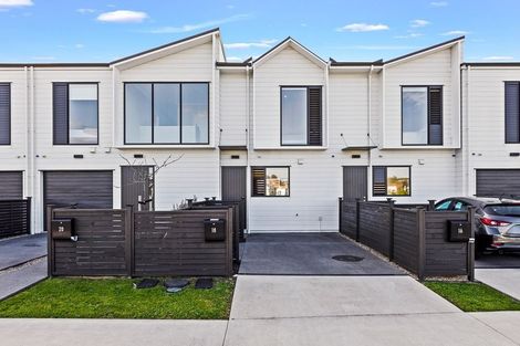 Photo of property in 18 Owen Chapman Drive, Red Beach, 0932