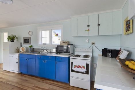 Photo of property in 19a Marine Parade South, Foxton Beach, Foxton, 4815