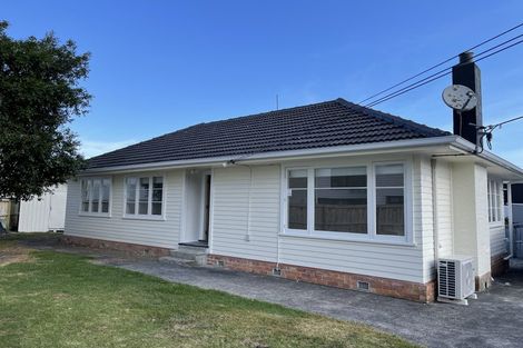 Photo of property in 70 Smythe Road, Henderson, Auckland, 0612