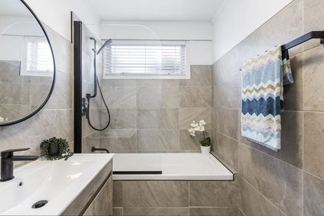 Photo of property in 4/24 Dawnhaven Drive, Te Atatu Peninsula, Auckland, 0610