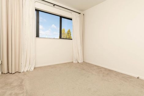 Photo of property in 2/535 Swanson Road, Ranui, Auckland, 0612