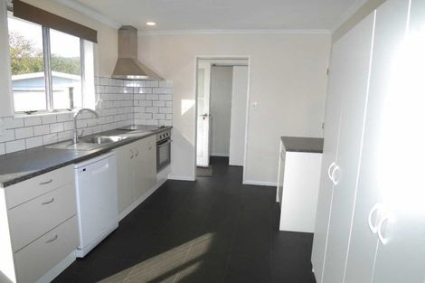 Photo of property in 32 Makarini Street, Paraparaumu, 5032