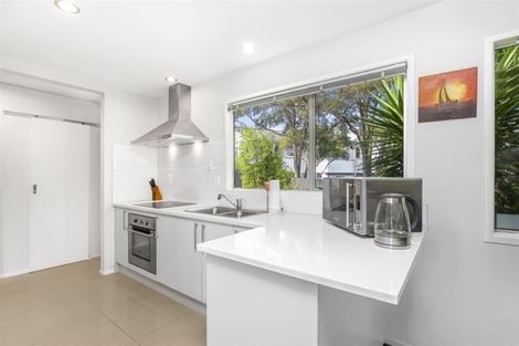 Photo of property in 14 Barnfield Place, Glendene, Auckland, 0602