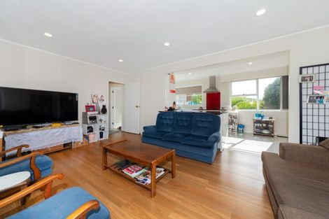 Photo of property in 68 Triangle Road, Massey, Auckland, 0614