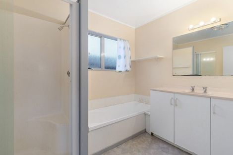 Photo of property in 53 Edgewater Parade, Waiuku, 2123