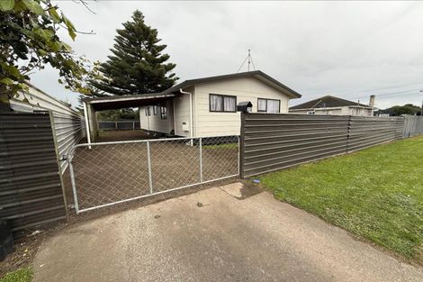 Photo of property in 35 Carson Street, Castlecliff, Whanganui, 4501