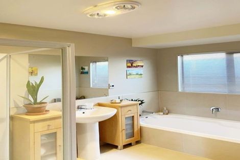 Photo of property in 10a Phoenicia Court, The Gardens, Auckland, 2105