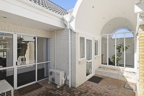 Photo of property in 1 Maple Lane, Waikanae, 5036