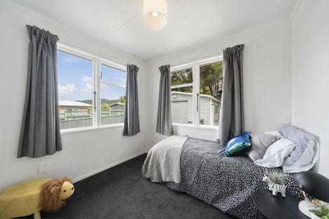 Photo of property in 33 Kairanga Crescent, Wainuiomata, Lower Hutt, 5014