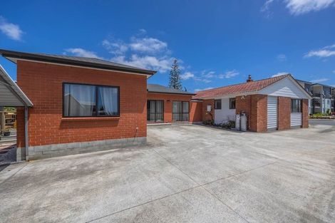 Photo of property in 9 Gwendoline Avenue, Te Atatu Peninsula, Auckland, 0610