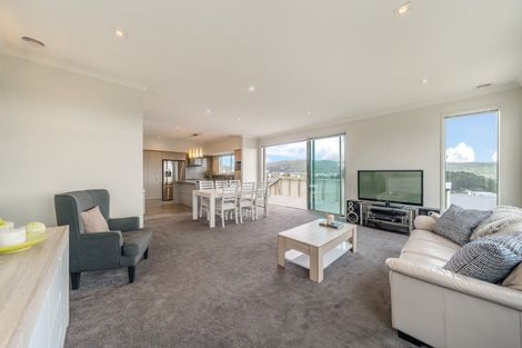 Photo of property in 10 Hollyford Place, Aotea, Porirua, 5024